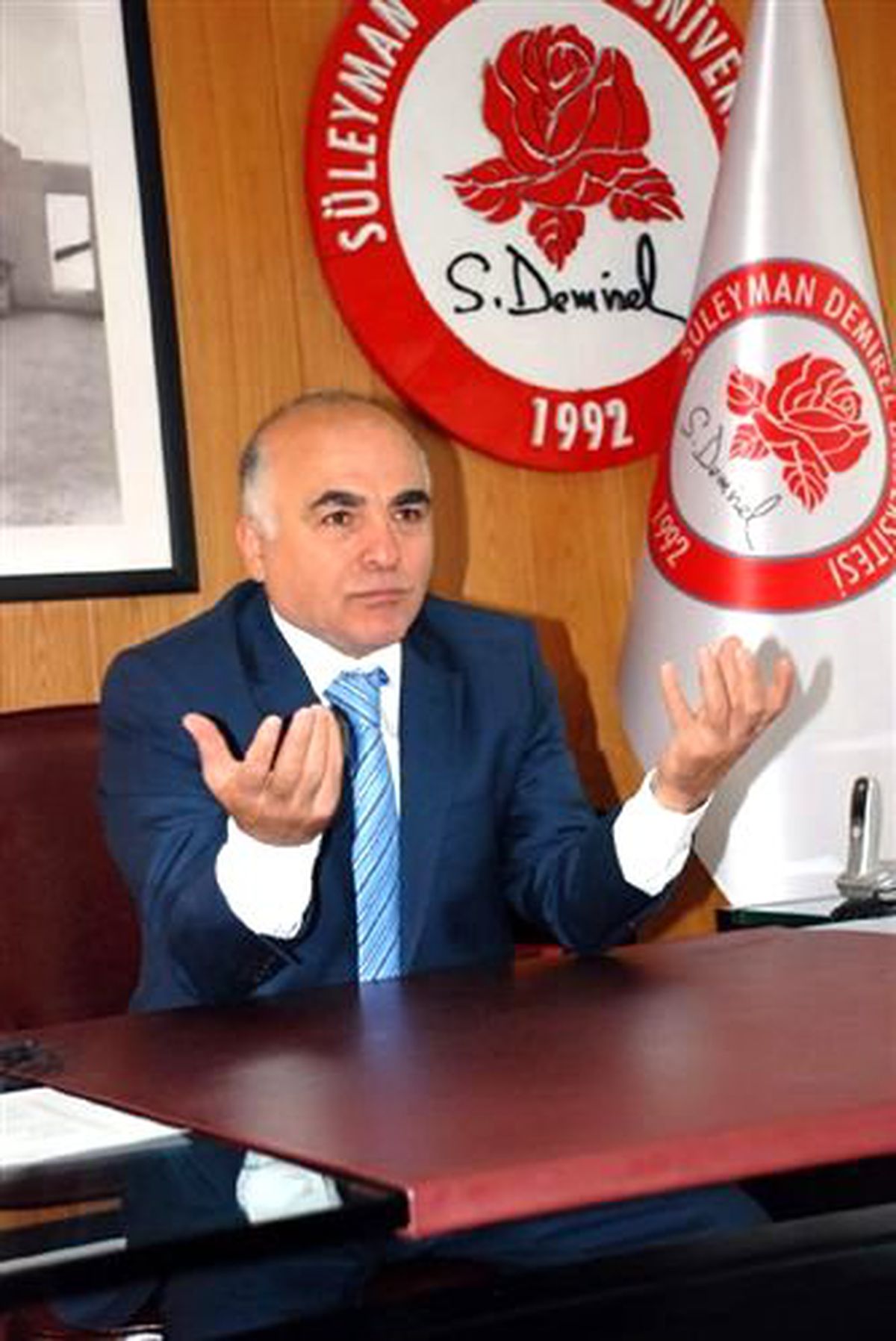 Profesör Özgür: Hile ve Cebir Kullanılarak İstifa Ettirildim