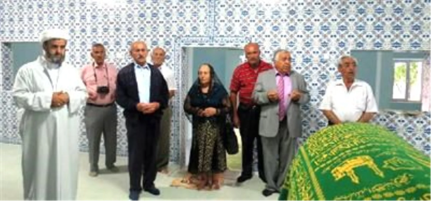 Süryaniler Kurtarıcıları Müslüman Şeyhi Unutmadı, Mezarında Dua Etti
