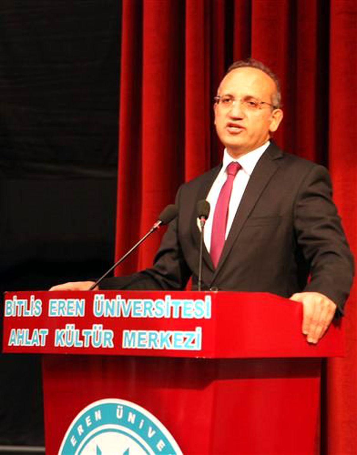 Uluslararası Ahlat-Avrasya Kültür ve Sanat Sempozyumu Başladı