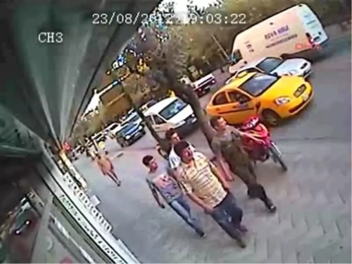 Bahşiş İsterken, Gelin Arabasının Altında Can Verdi