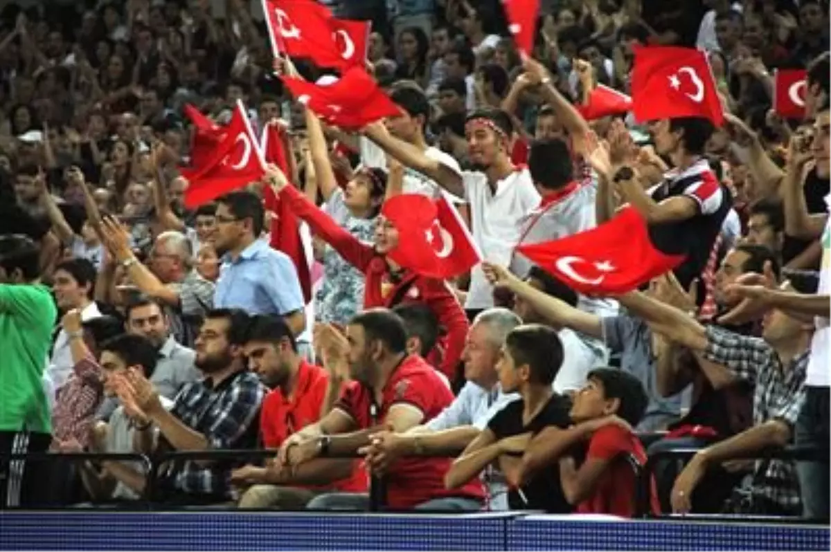 12 Dev Adam Portekiz\'e Şans Tanımadı