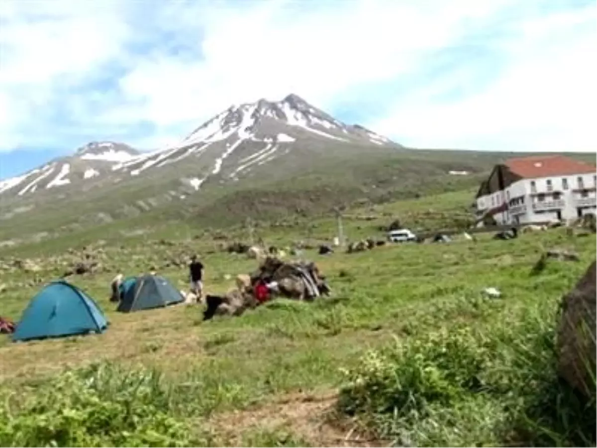 Adana Doğa ve Su Sporları Kulübü Erciyes Dağı Zirvesine Tırmanıyor