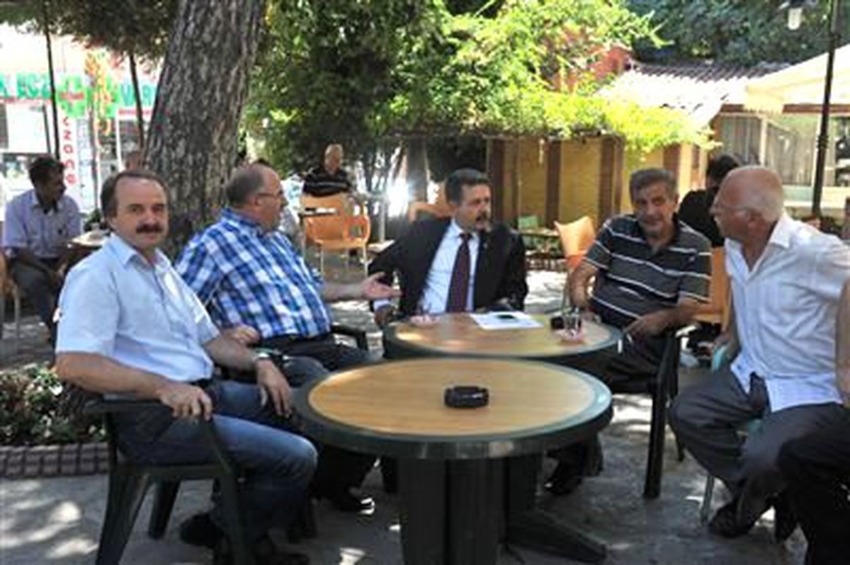 Başkan Berberoğlu Vatandaşlarla Çay İçerek Sohbet Etti