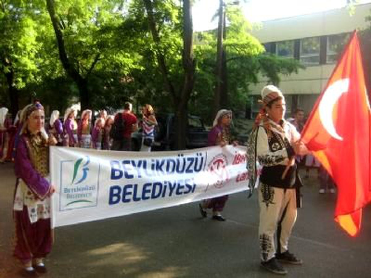 Beylikdüzü Belediyesi Halk Oyunları Ekibi Macaristan\'da