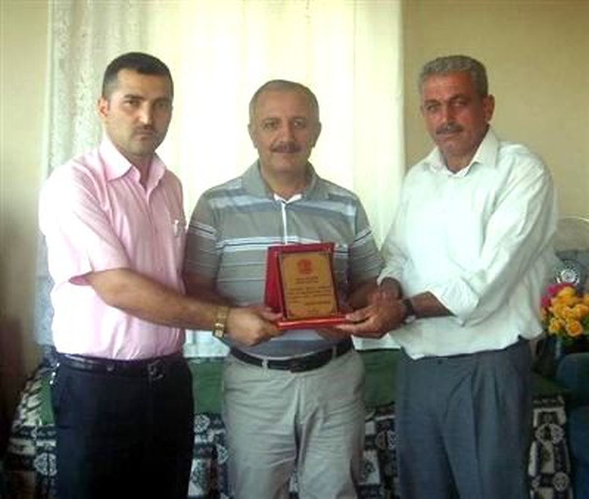Büklüm Köyü Halkından Meclis Üyesine Plaket