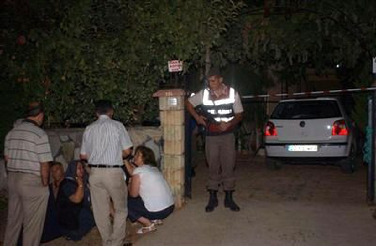 Denizli\'de Eşini ve Çocuğunu Silahla Öldüren Kişi İntihar Etti
