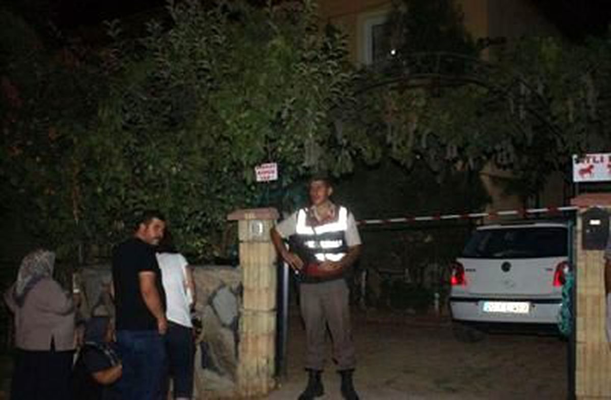 Eşini ve Oğlunu Öldürdükten Sonra İntihar Etti