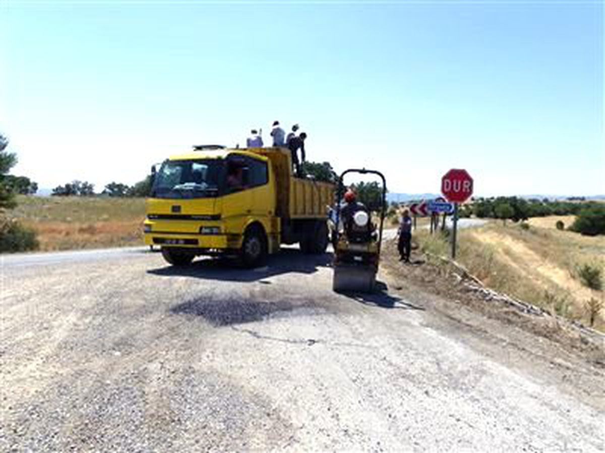 Eskigediz Beldesini Kütahya Karayolu\'na Bağlayan Ana Yolda Asfalt Çalışması