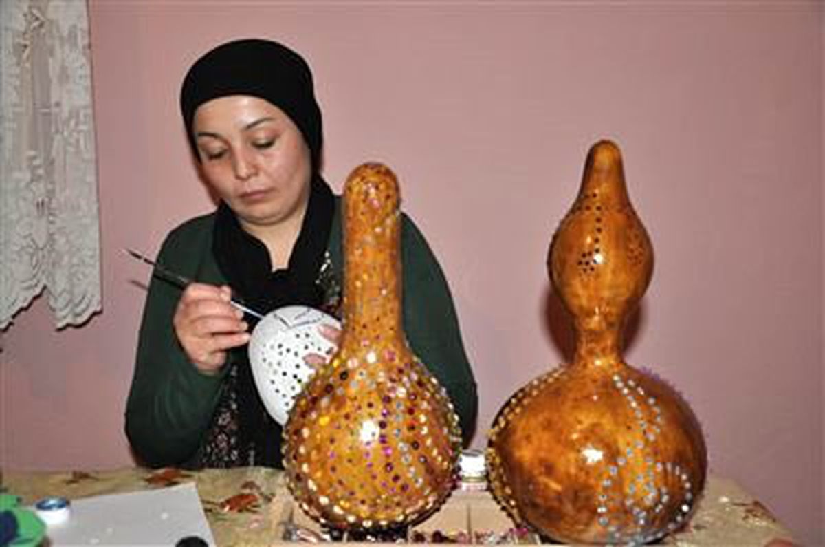 Gündüz Hasta Bakıyor, Gece Lamba Yapıyor