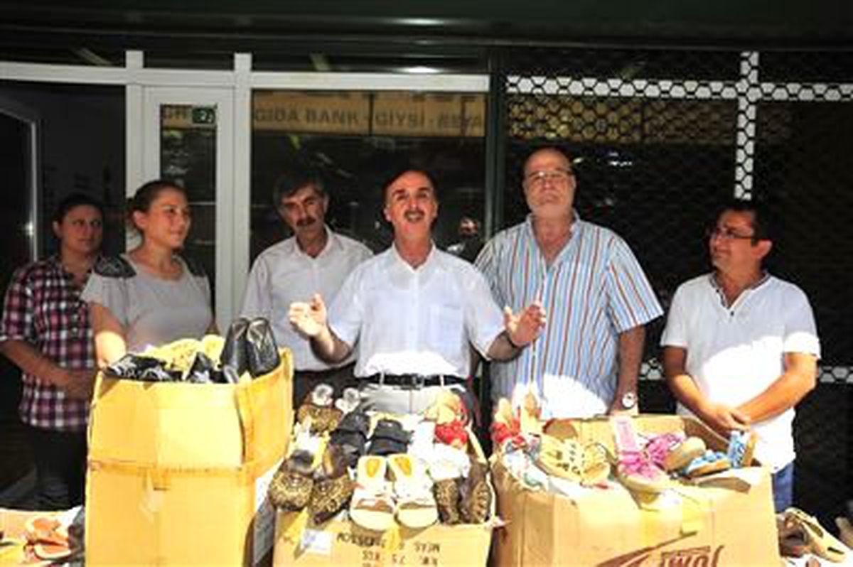 Hayırsever İş Adamından Sevgi Market\'e 10 Bin Çift Akakabı