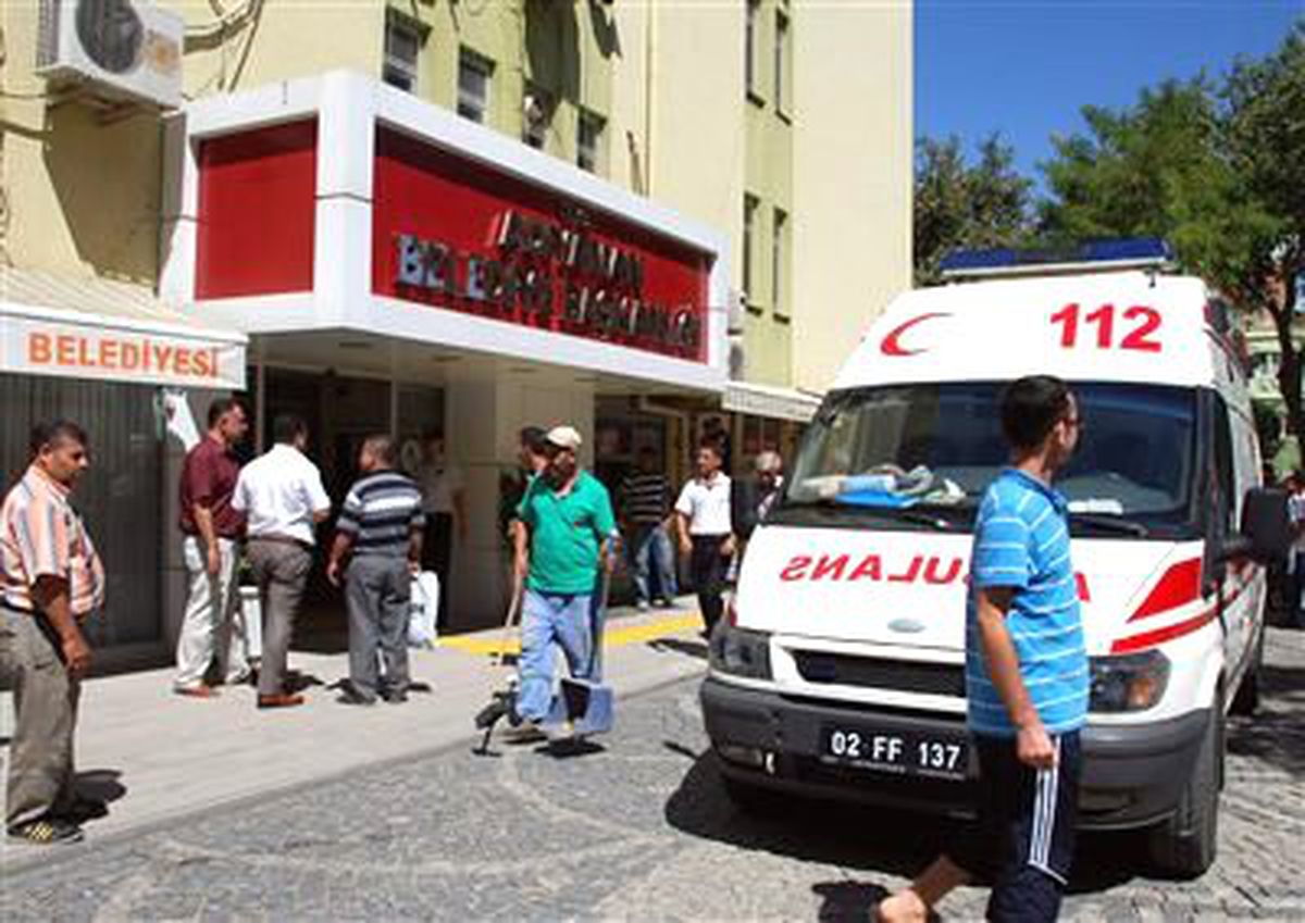 Kavgada Yaralanan 2 Kişi, Belediye Binasına Sığındı