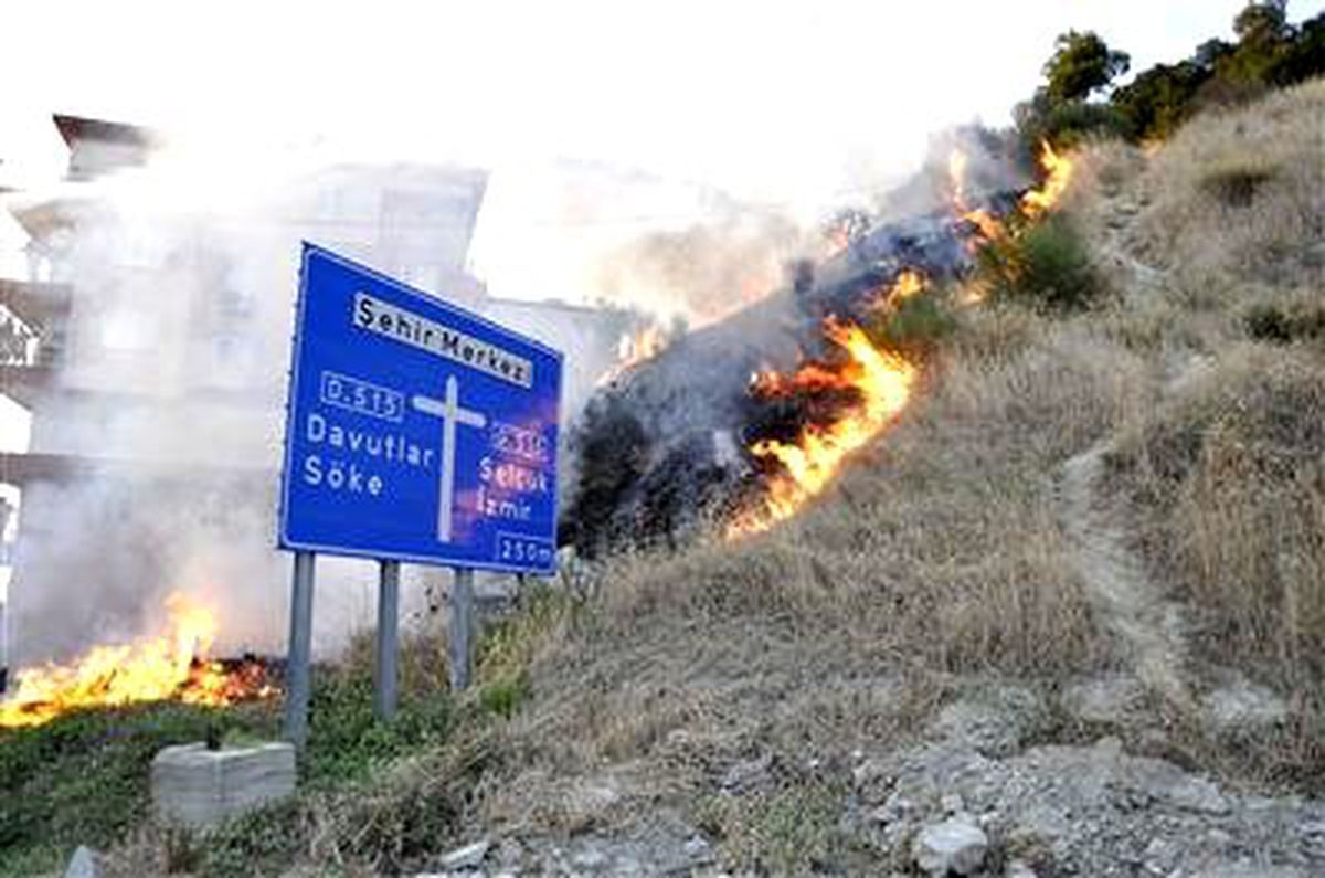 Kuşadası\'nda Yangın