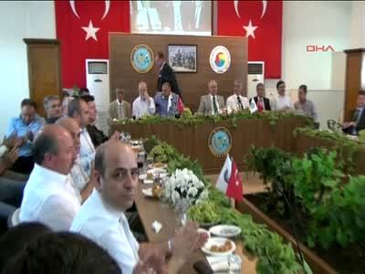 Manisa\'da Yılın İlk Çekirdeksiz Kuru Üzümü Satıldı