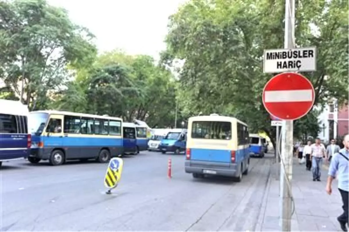 Milli Müdafaa Caddesi\'ndeki Trafik Düzenlemesi