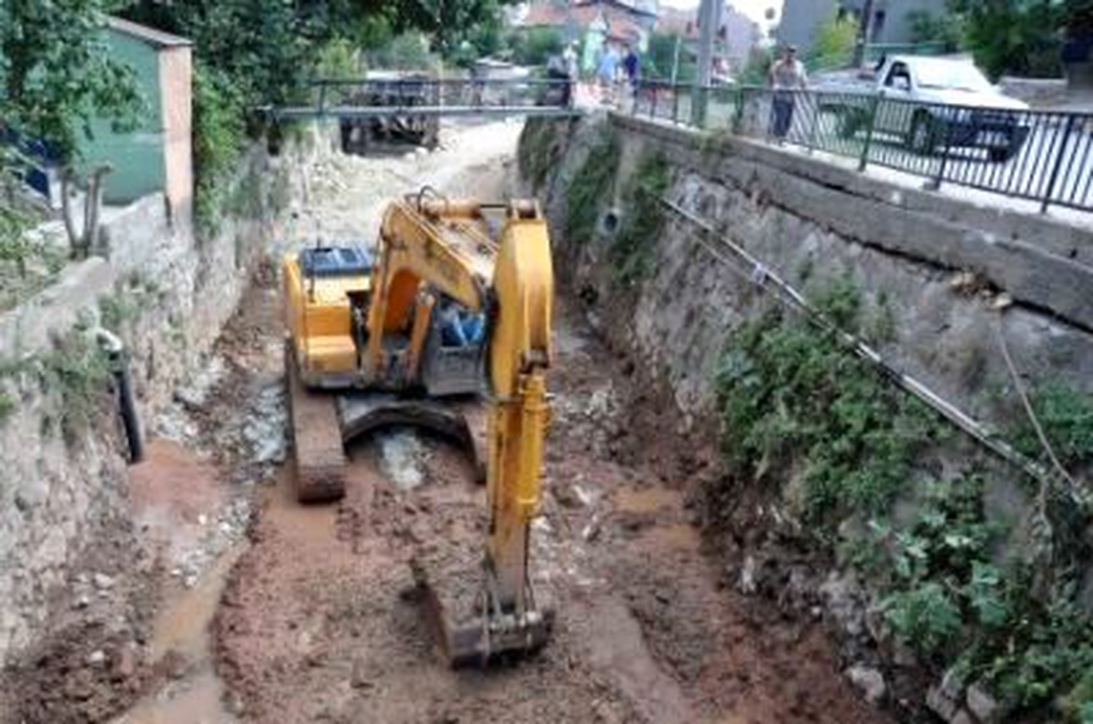 Miralay Mümtaz Caddesi\'nde Kazılar Sürüyor

