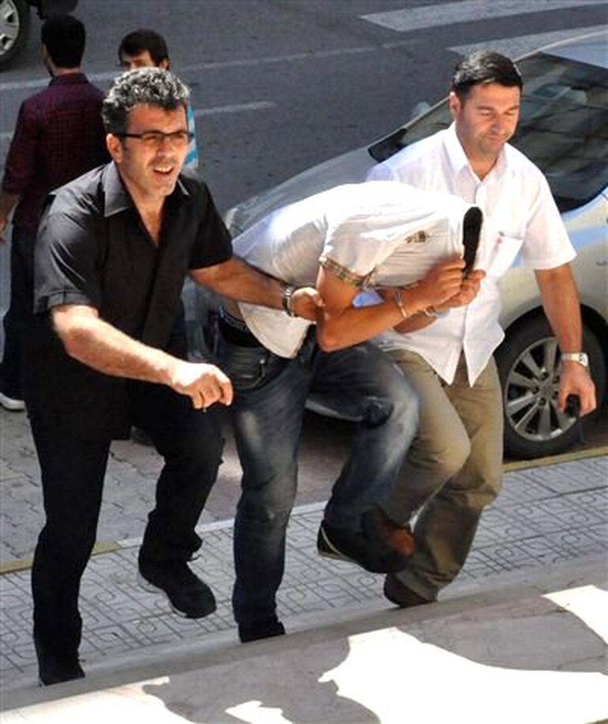Ön Koltuktaki Bidon, Mazot Hırsızlığı Zanlılarını Ele Verdi