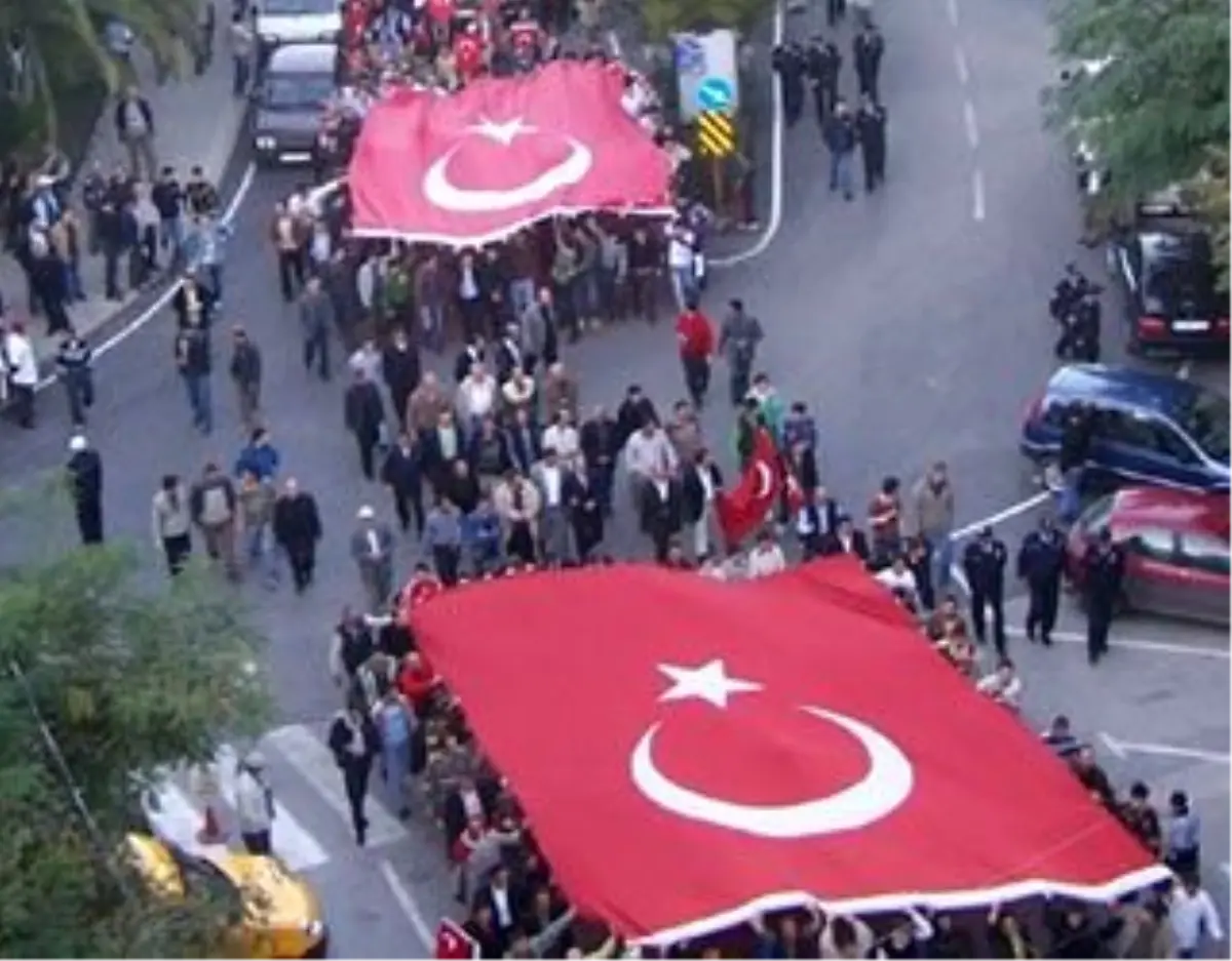Orhangazi\'de "Teröre Lanet Yürüyüşü"