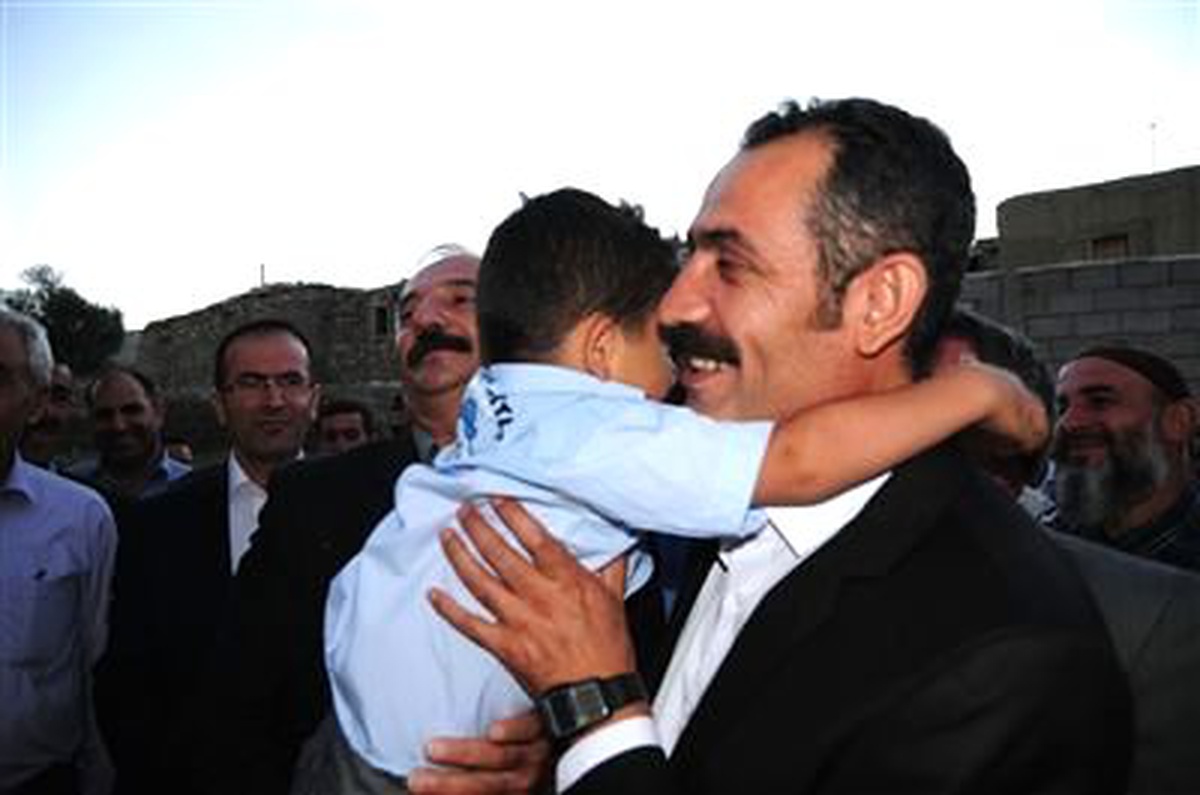 PKK\'nın Kaçırdığı Ak Partili Tanış\'ın Yakınları Kuzey Irak\'a Gitti (2)