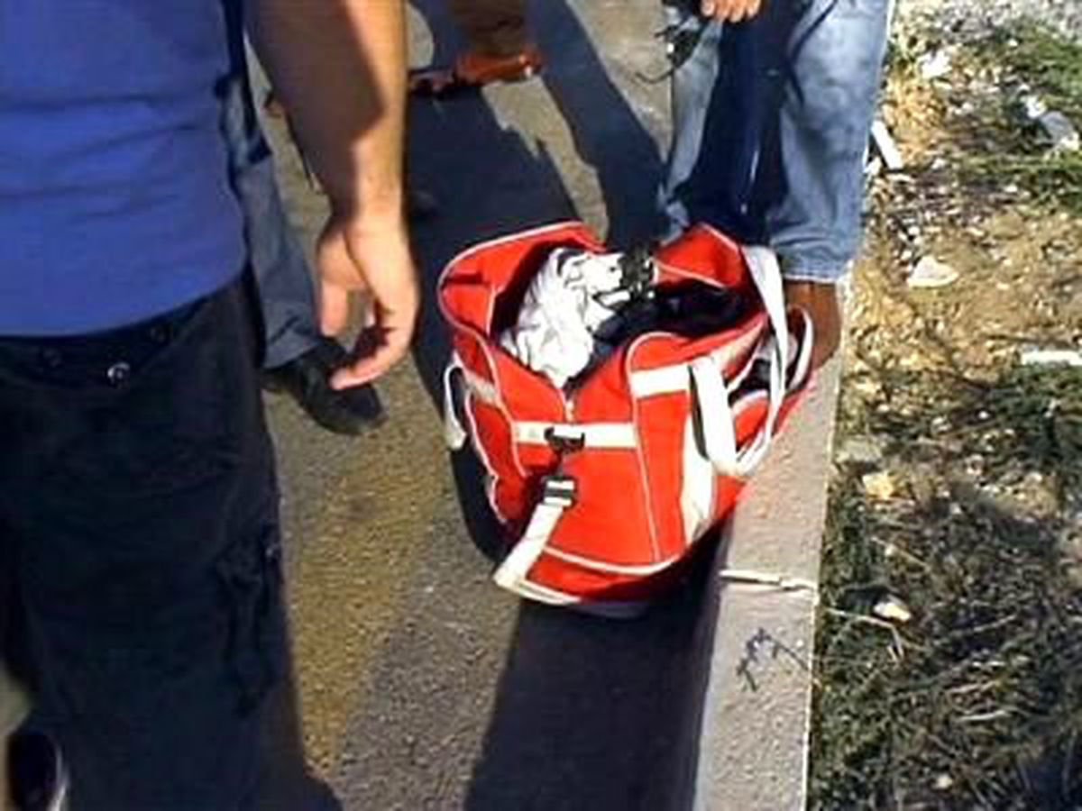 Polis, \'Çanta Benim\' Diyen Gence, Çantayı Böyle Boşalttırdı