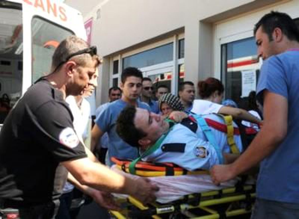 Polis, Hırsız Kovalarken Duvardan Düşerek Yaralandı