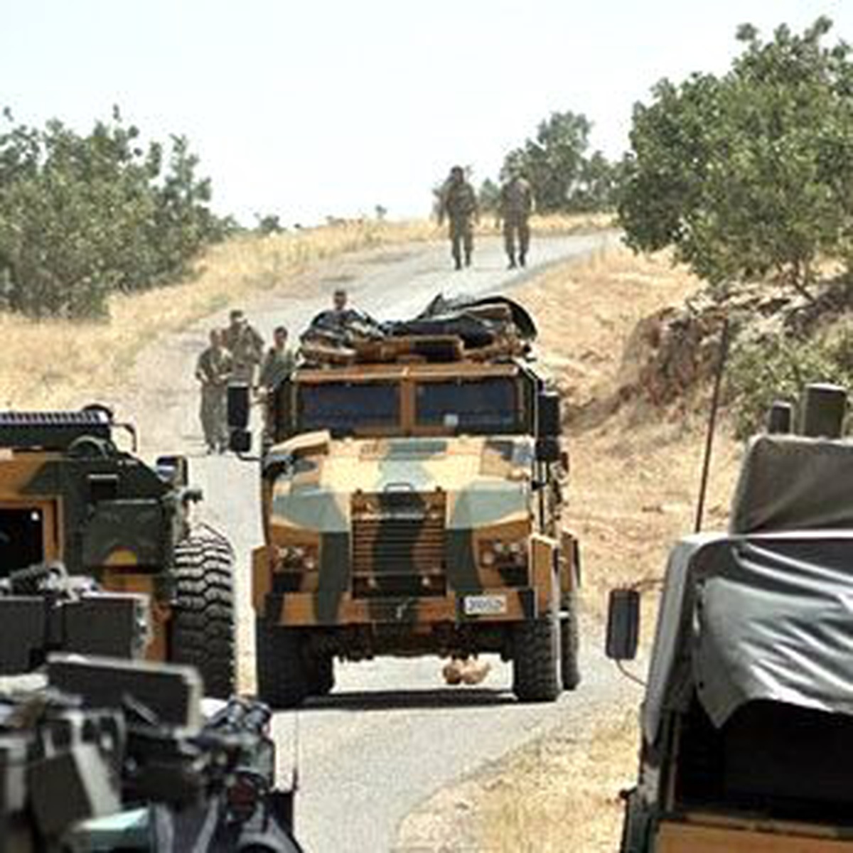 Şemdinli\'de Eş Zamanlı Terörist Saldırısı: 4 PKK\'lı Öldürüldü (2)
