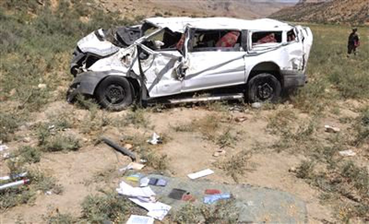 Siirt\'te Engelli Öğrencileri Taşıyan Minibüs Şarampole Uçtu: 2 Ölü 3 Yaralı