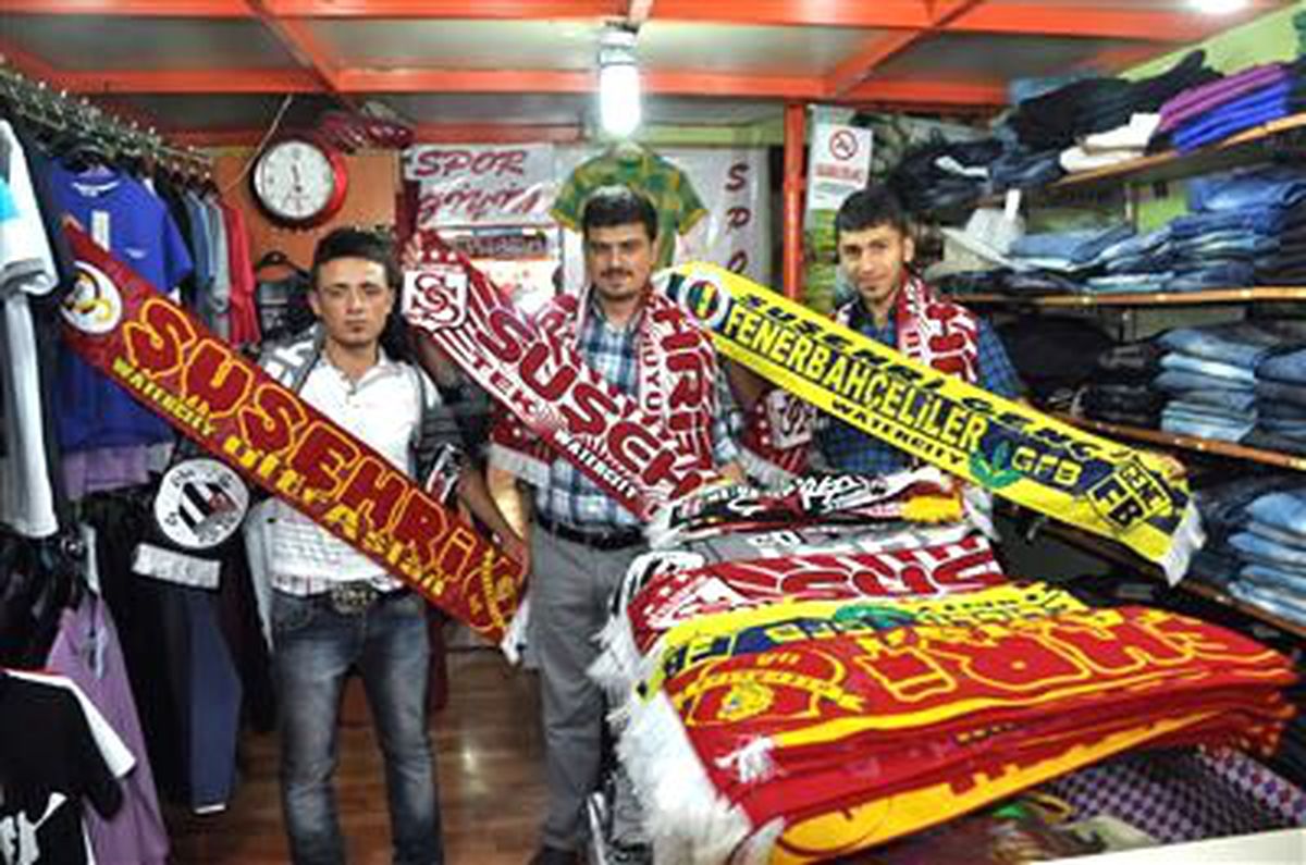 Suşehri\'ne Özel Taraftar Atkıları İlgi Görüyor
