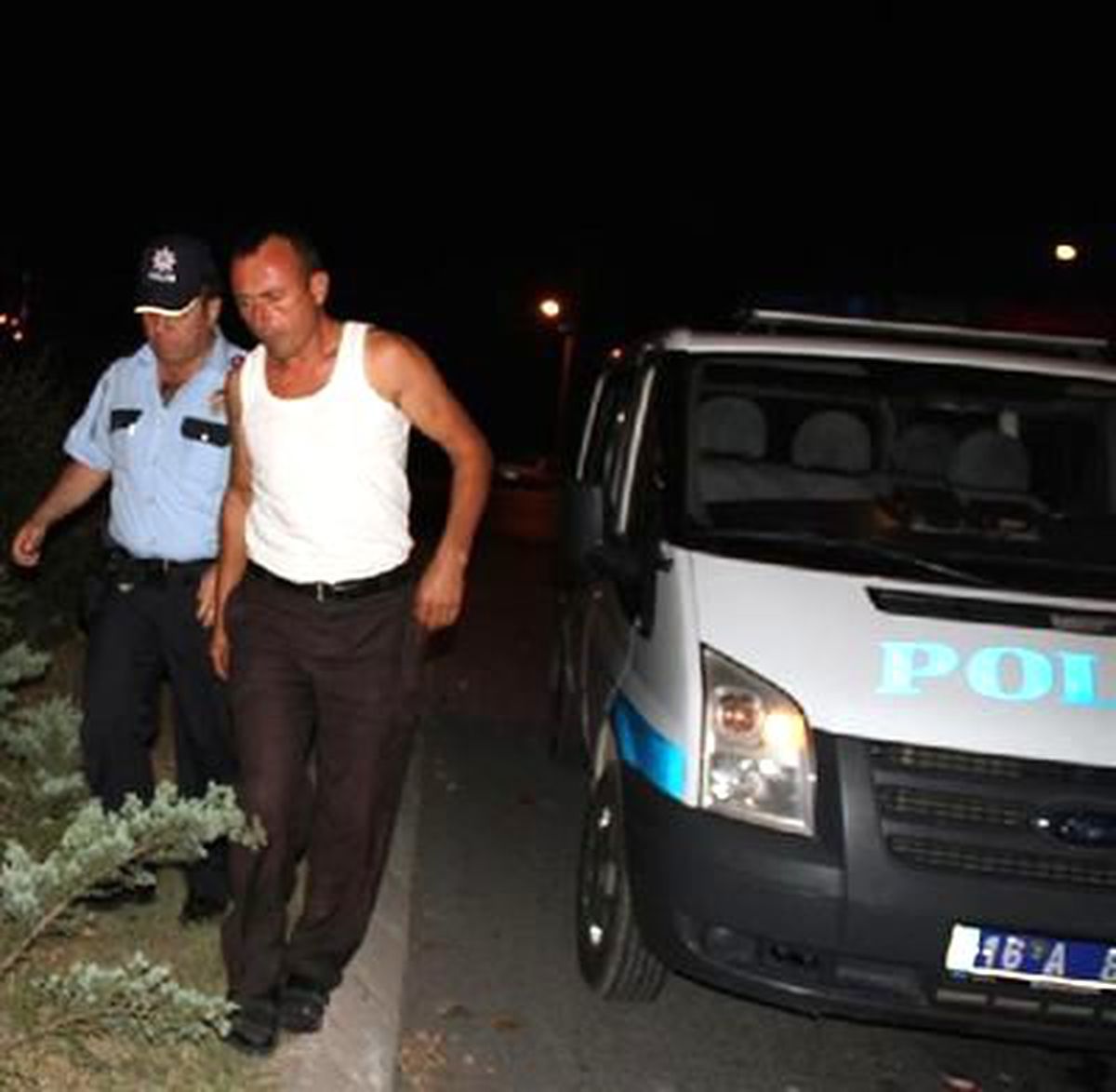 Tır, Kırmızı Işıkta İki Araca Çarptı: 8 Yaralı