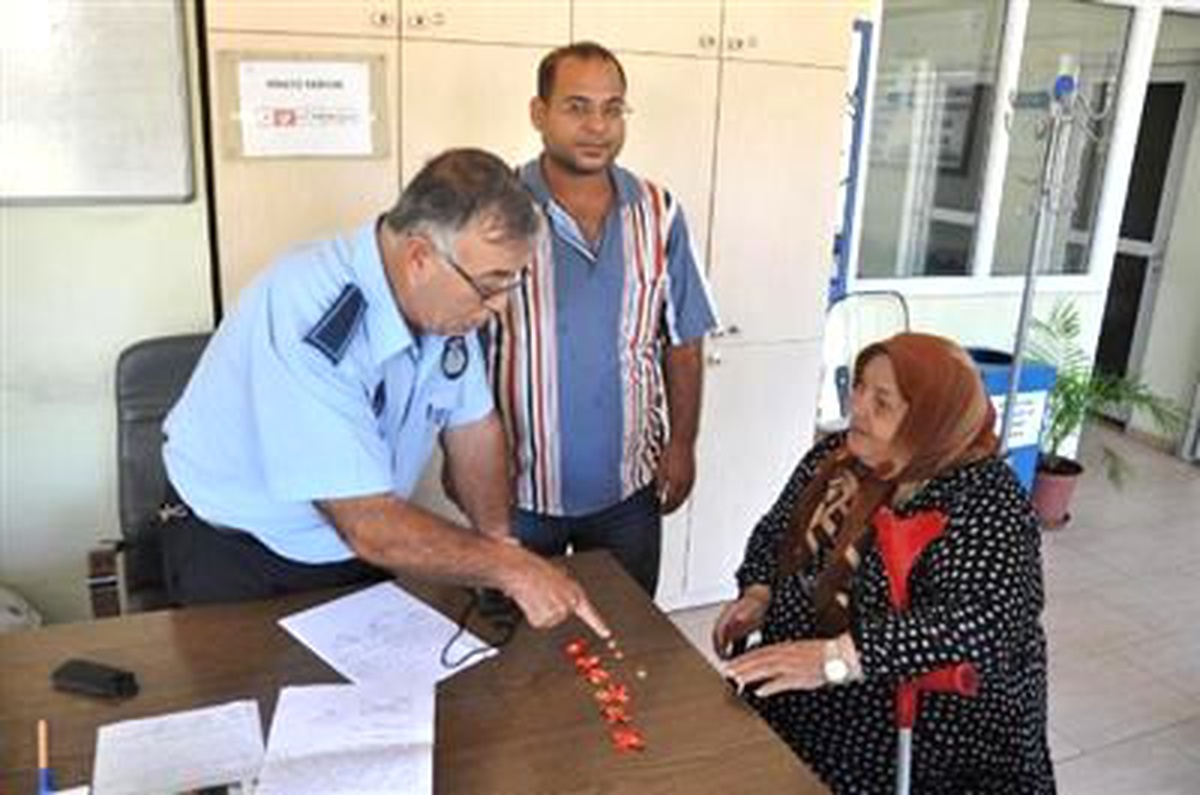 Yolda Bulduğu Çantayı Sahibine Teslim Etti