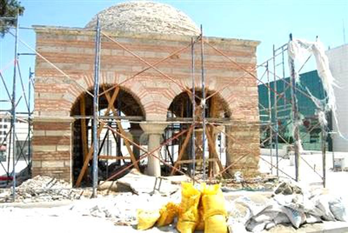 700 Yıl Önce Ölen Akıncı Beyi Malkoçoğlu\'nun Türbesine Büyük Saygısızlık