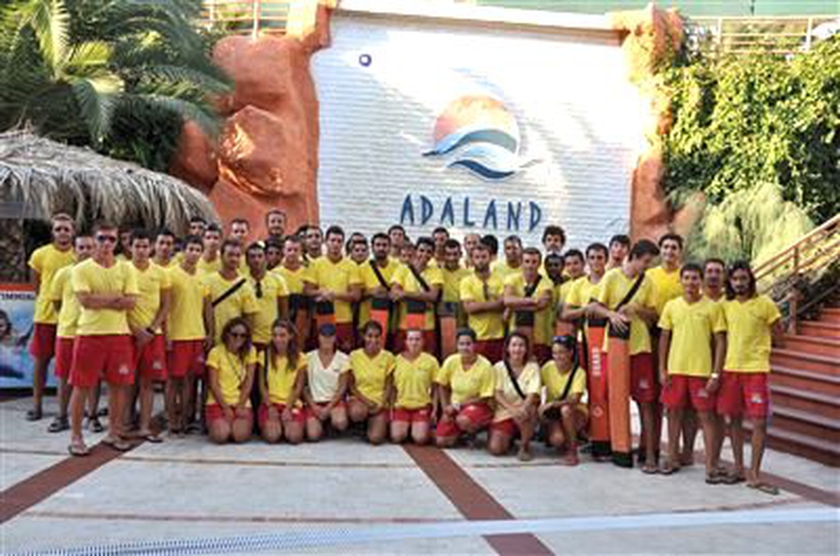 Adaland Aquapark\'ın Havuzları 74 Uzmana Emanet