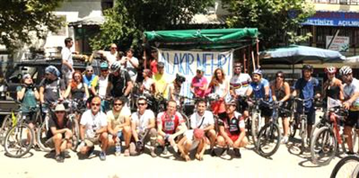 Alakır Nehri\'nin Özgürlüğü İçin Pedal Çevirdiler