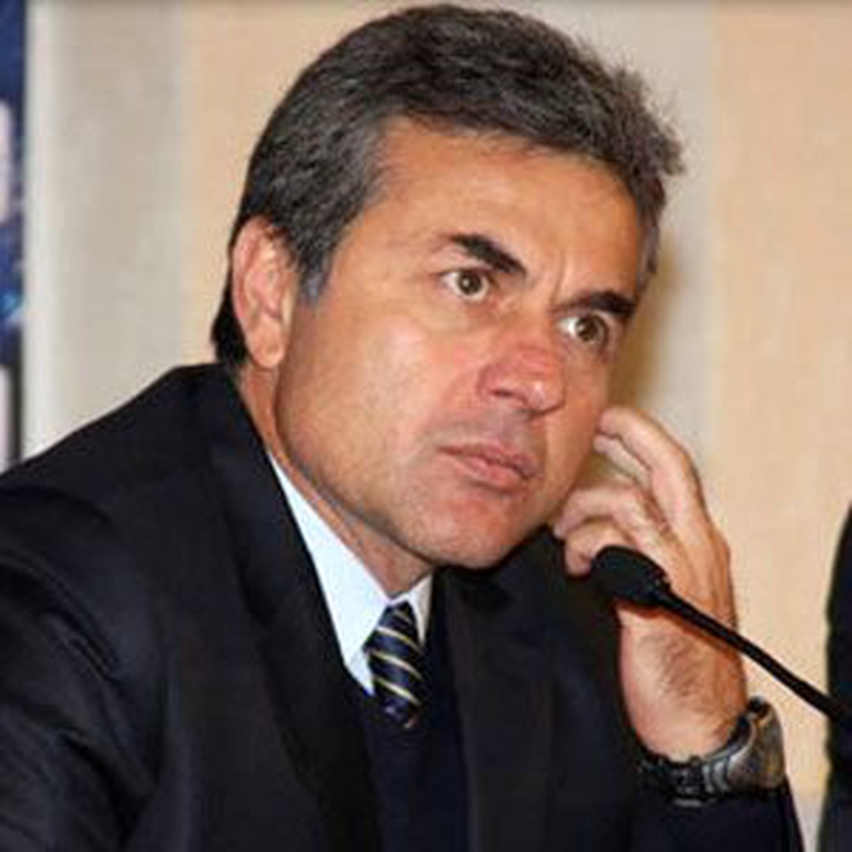 Alex\'in Kadro Dışı Kalmasının Sebebi