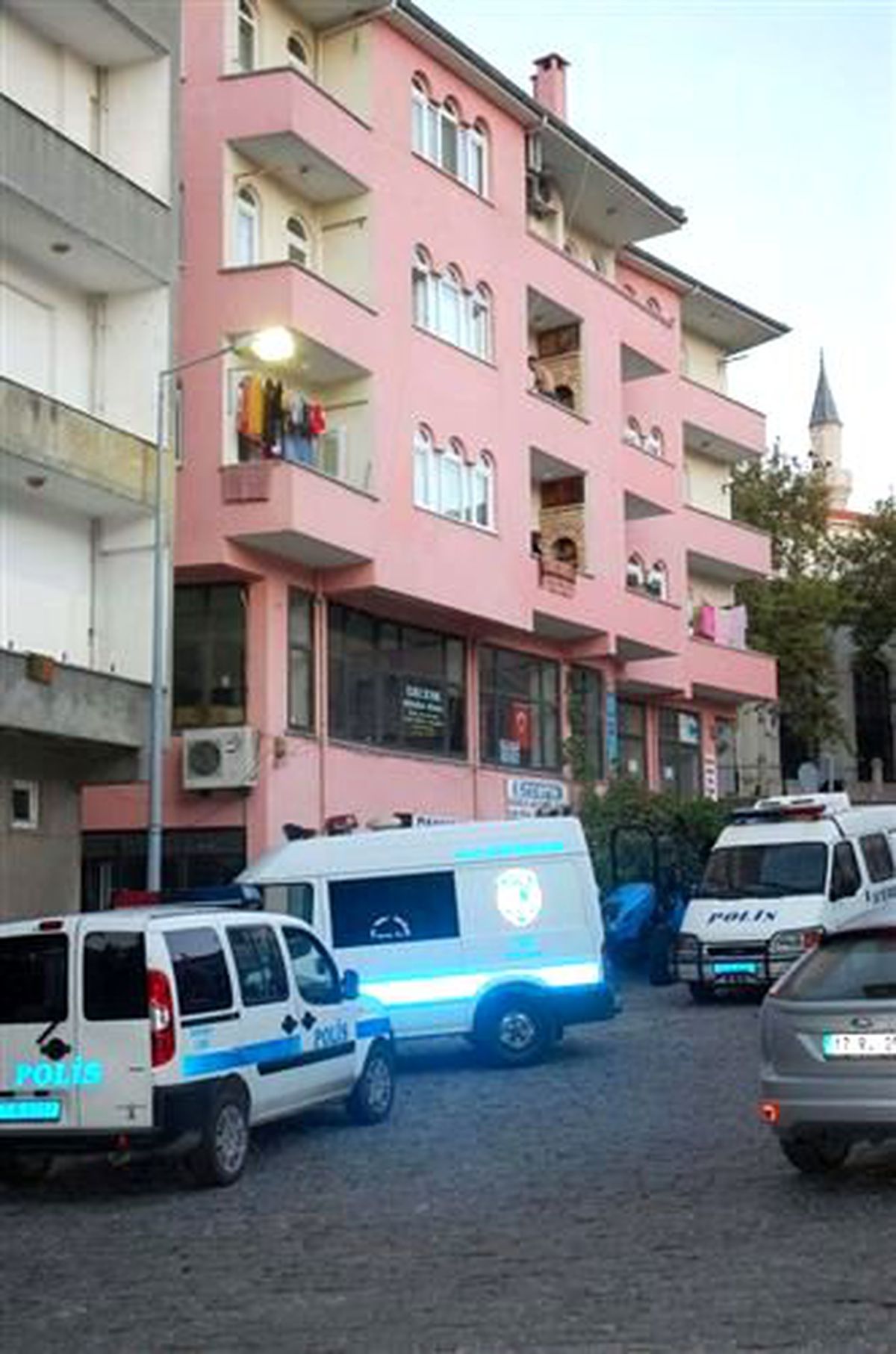 Annesini Öldürdü Babasına İtiraf Etti