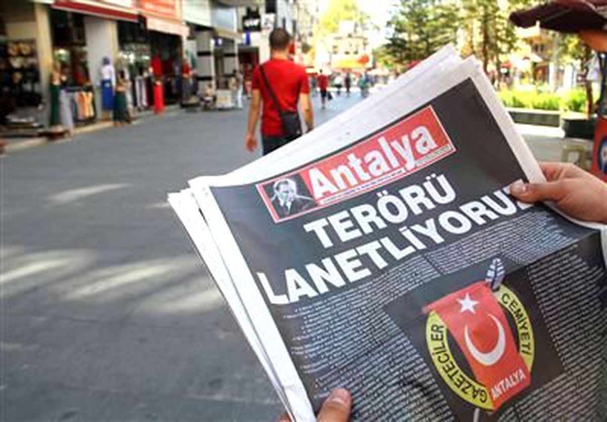 Antalya\'daki Yerel Gazetelerden Teröre Lanet