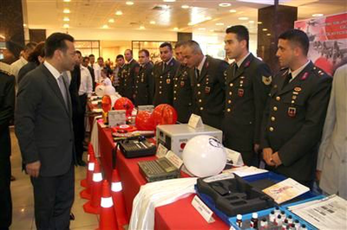 Askerden Avm\'de Teçhizat Sergisi
