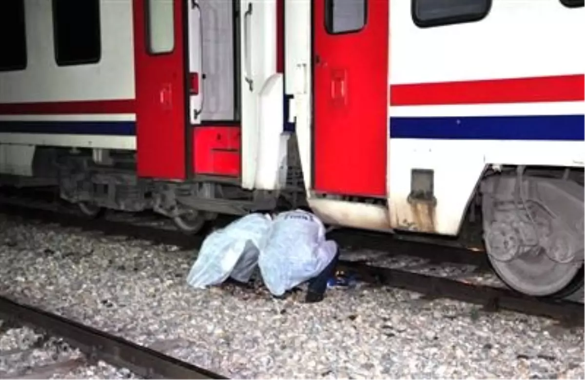 Bisikletiyle Tren\'in Altında Kalan Çocuk Ağır Yaralandı
