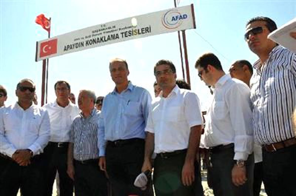 CHP\'li Milletvekilleri Suriyeli Subayların Barındığı Apaydın Kampı\'na Alınmadı