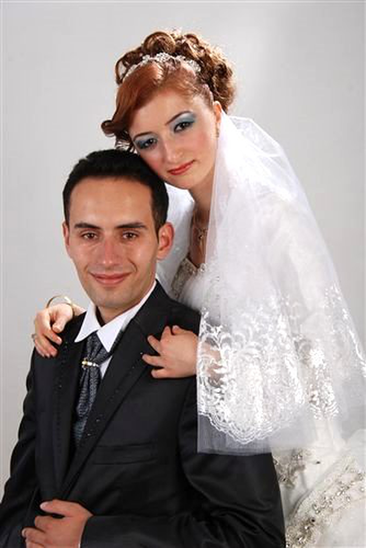 Damat, Düğün Gecesi Kalbine Yenik Düştü