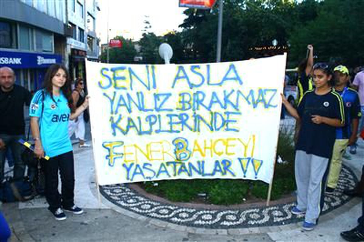 Fenerbahçe Taraftarı Teröre Tepki İçin Yürüdü