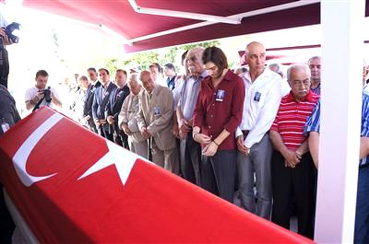 Gazeteci Altan Deliorman Toprağa Verildi