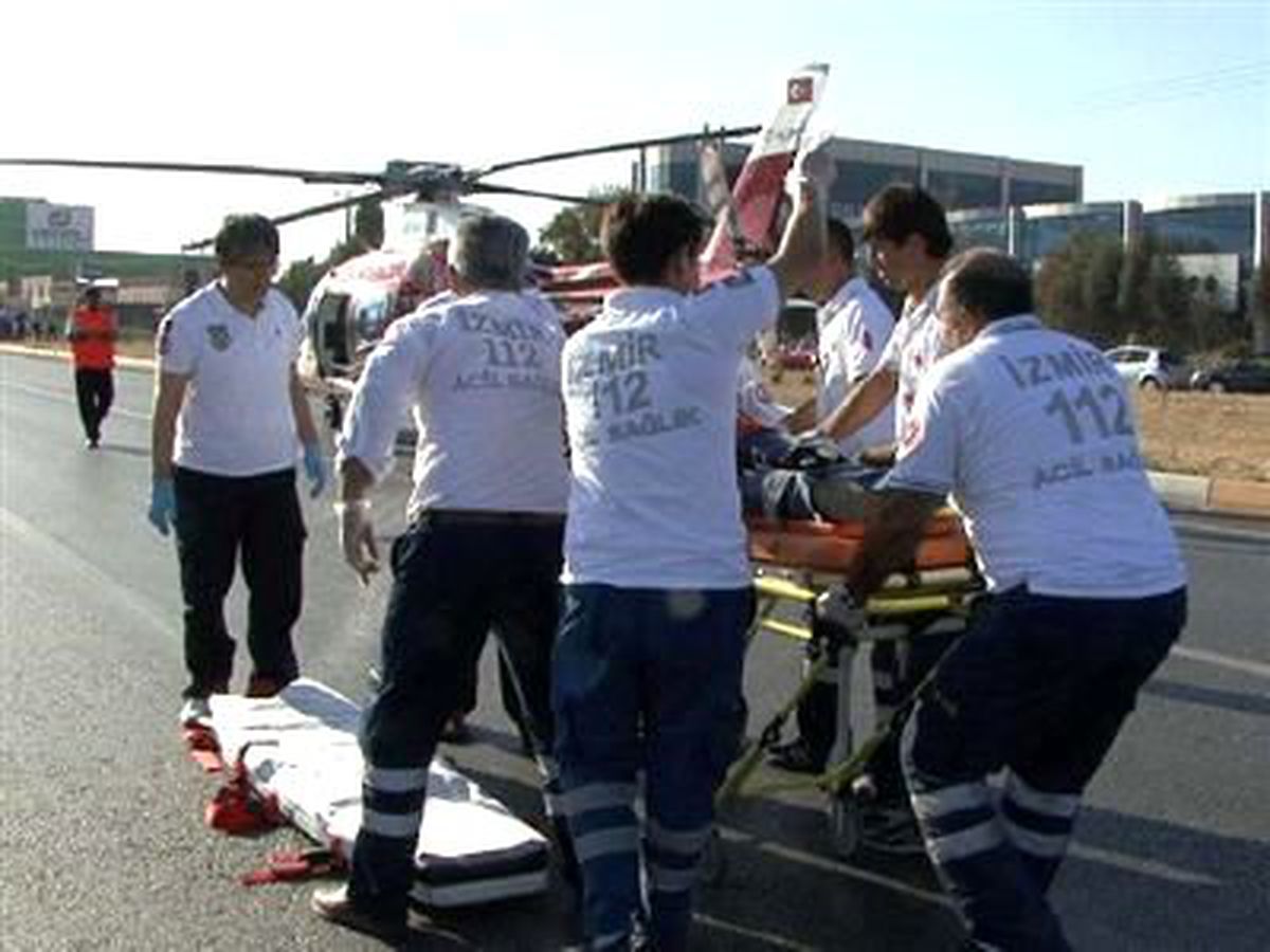 İşçi Servisi ile Kamyon Çarpıştı: 26 Yaralı