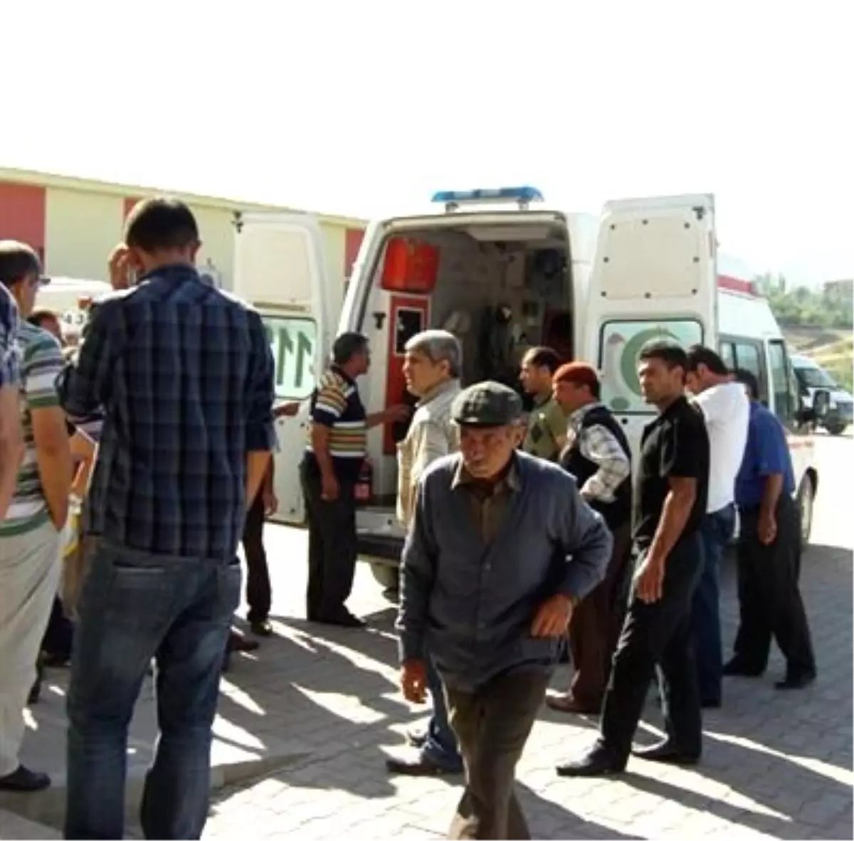 Freni Boşalan Araç Şarampole Yuvarlandı