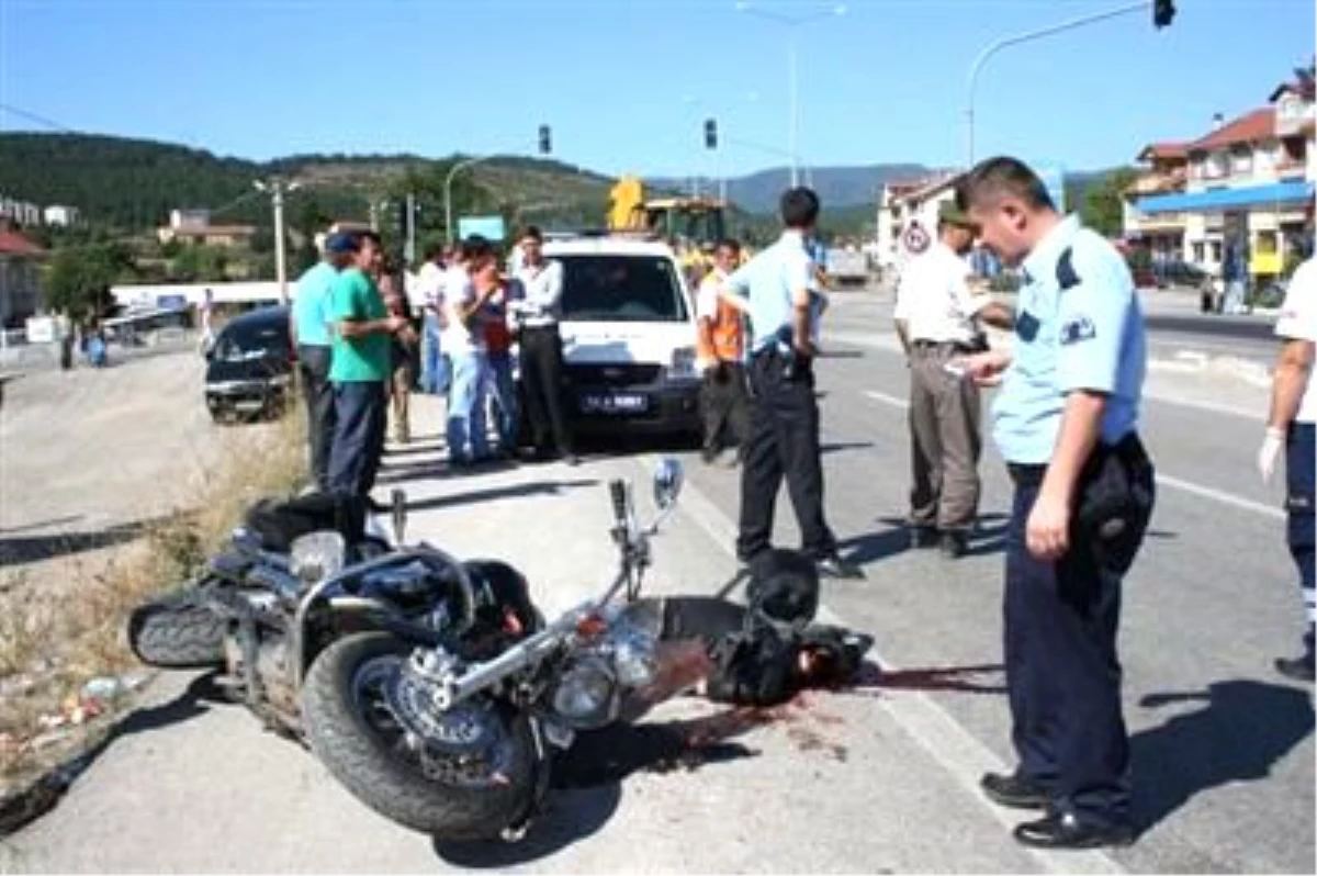 Kamyon Motosiklete Çarptı: 1 Ölü
