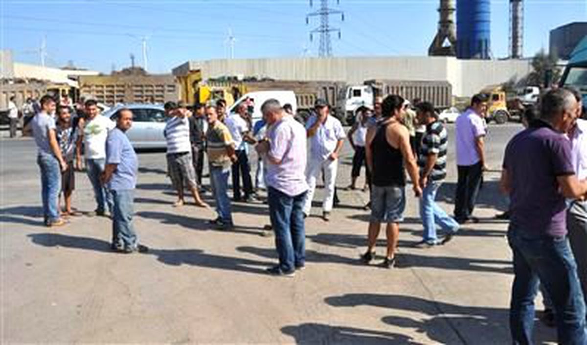 Kamyoncular Nemrut Limanı Yolunu Kesti