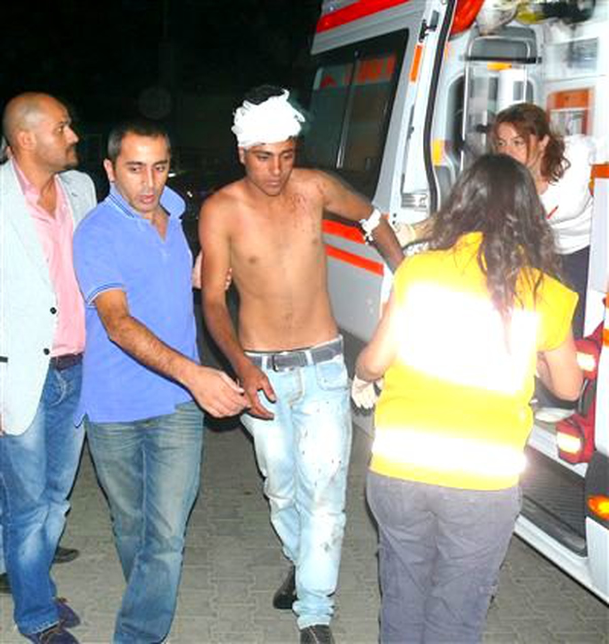 Komşu Kavgası Sokak Savaşına Döndü: 2 Yaralı