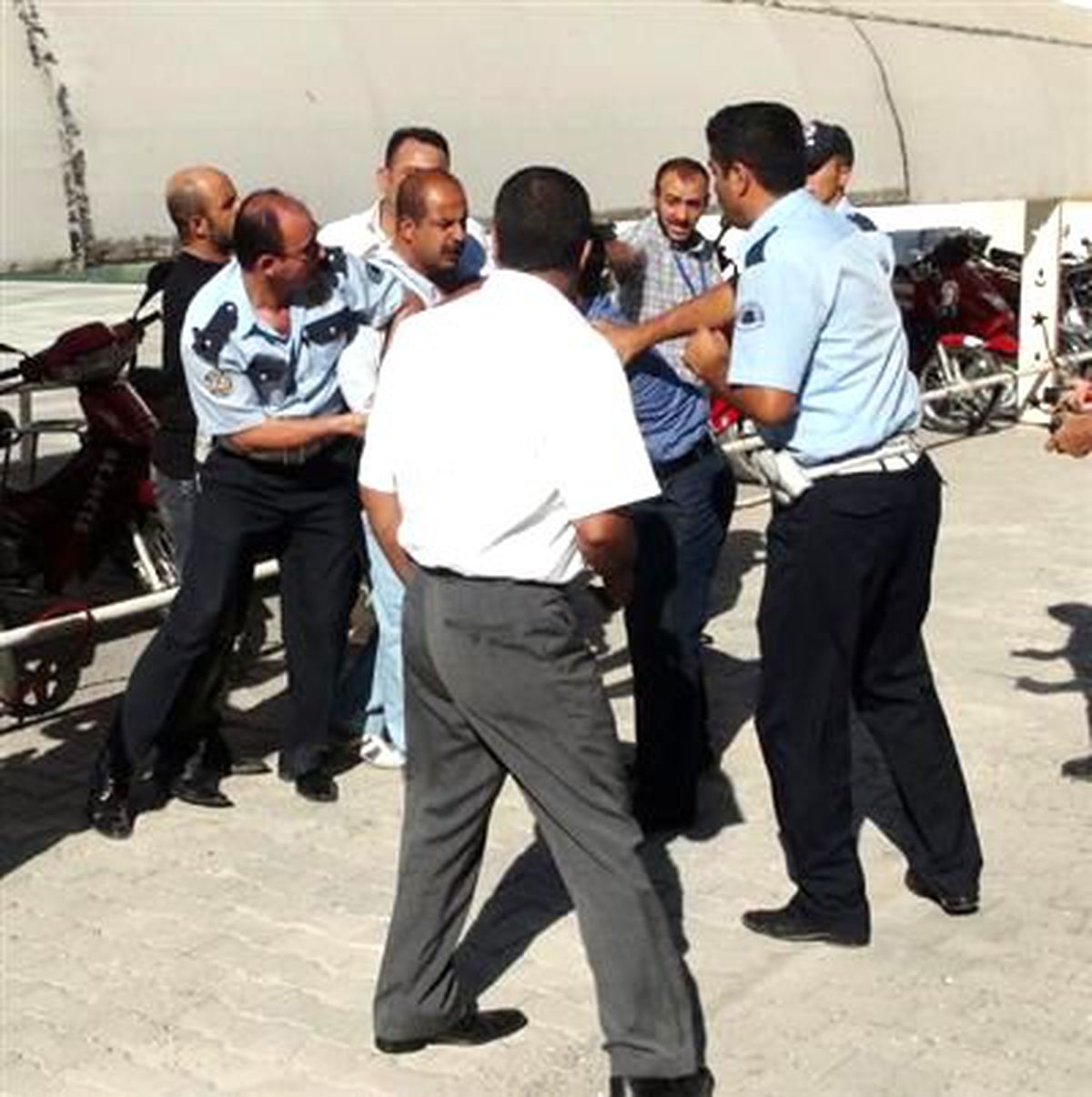 Kuzenlerin Bıçaklı Kavgasına Biber Gazlı Müdahale