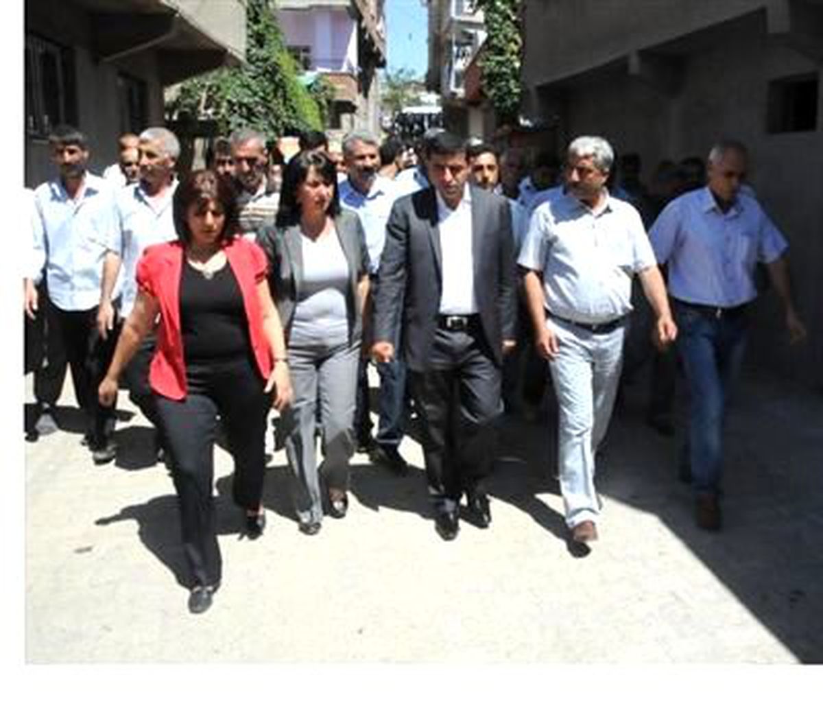 PKK\'nın Kaçırdığı Askerlerin Aileleri Demirtaş\'tan Yardım İstedi