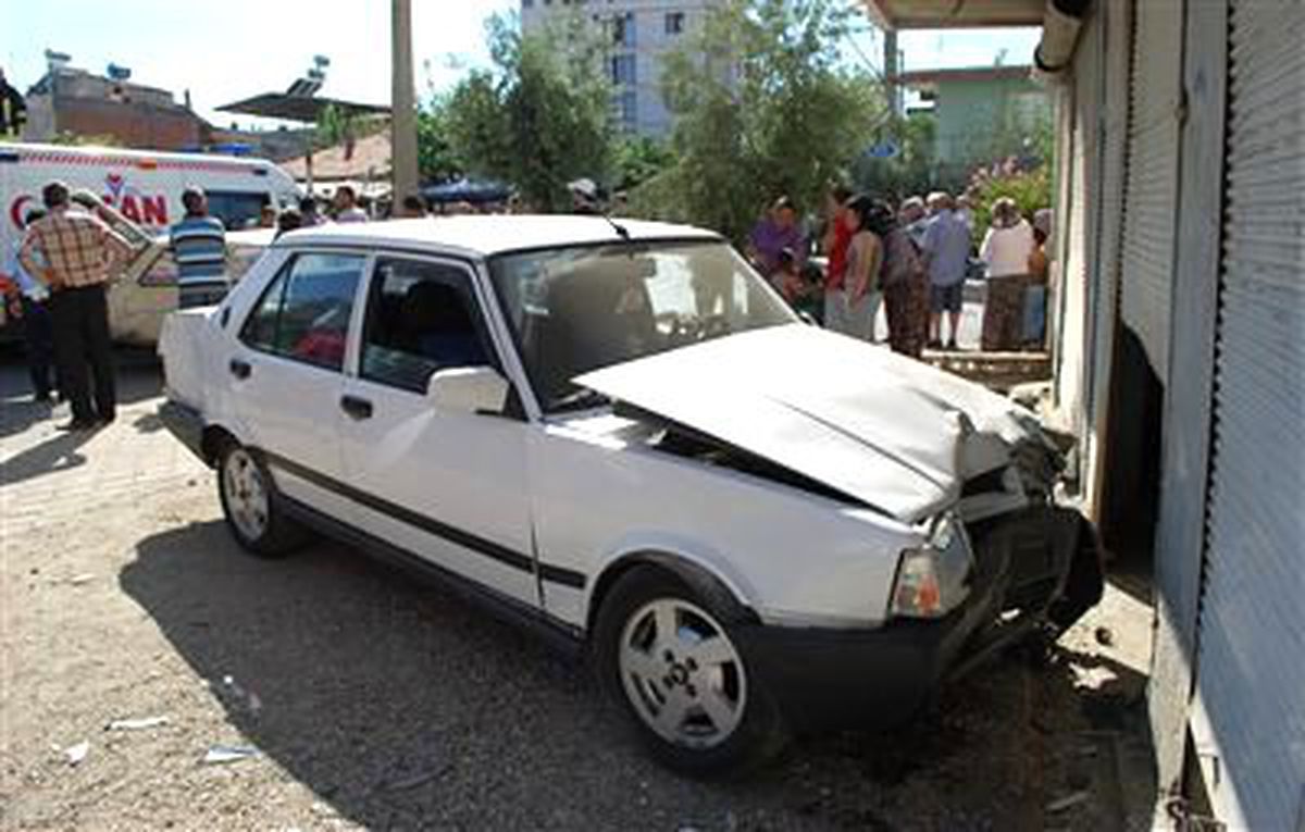 Salihli\'de Trafik Kazası: 7 Yaralı