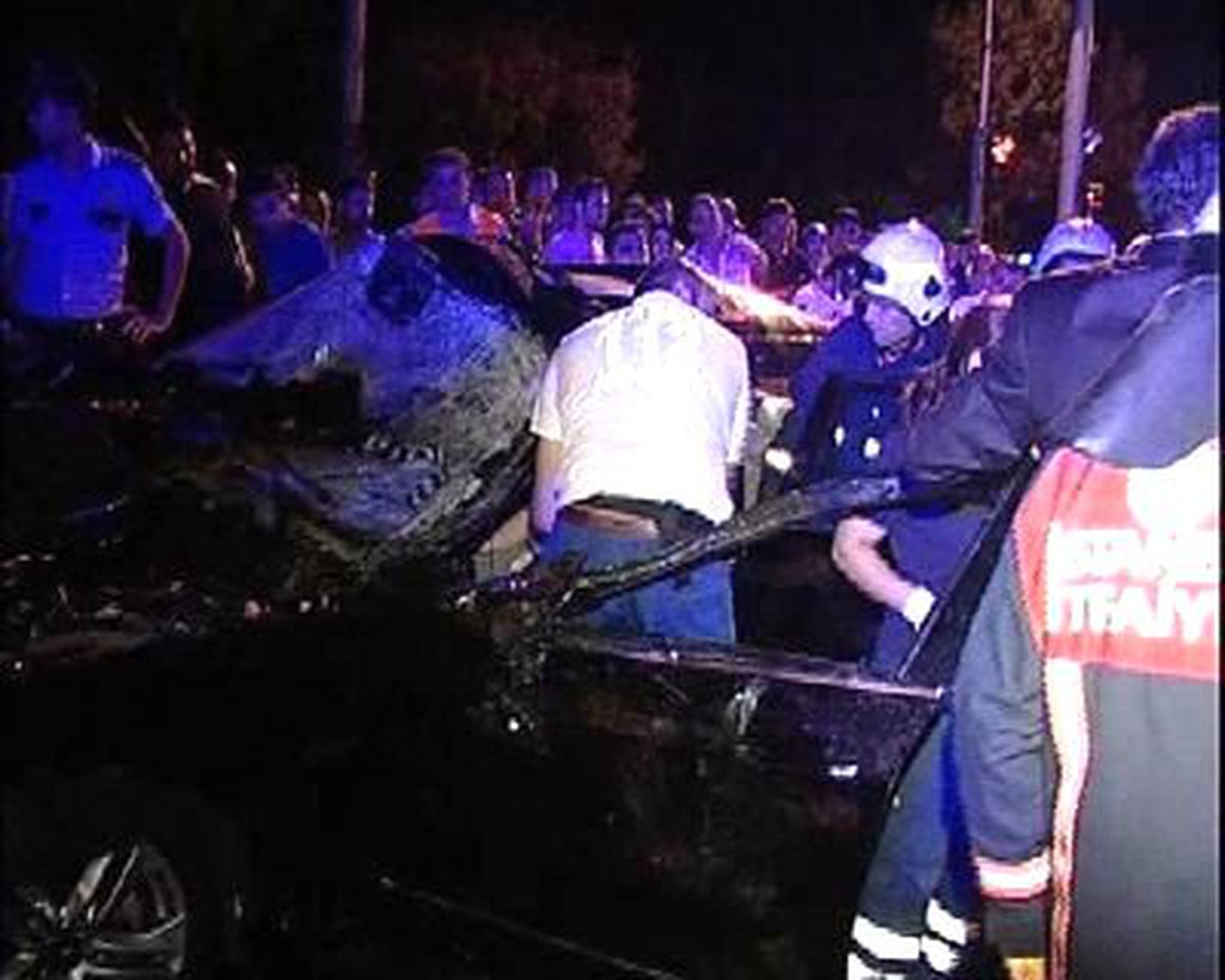 Sıkıştığı Lüks Araçta Mahsur Kaldı